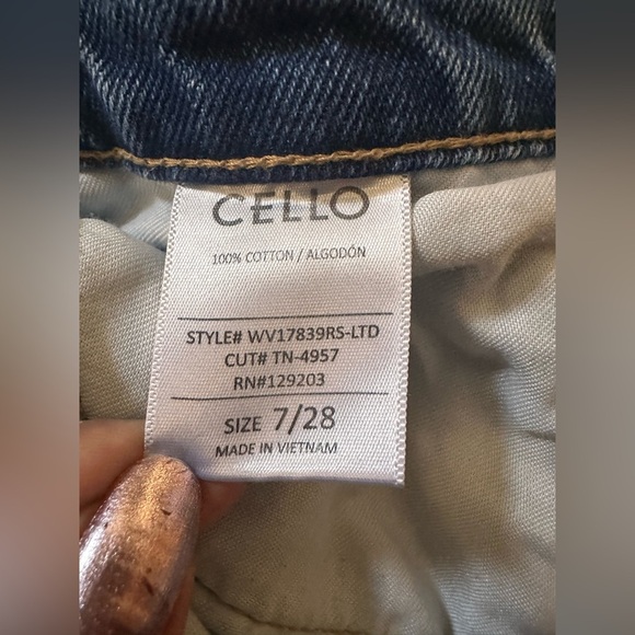 Cello High Rise Button Fly Straight Distressed Jeans Size 7/28 - Picture 5 of 10